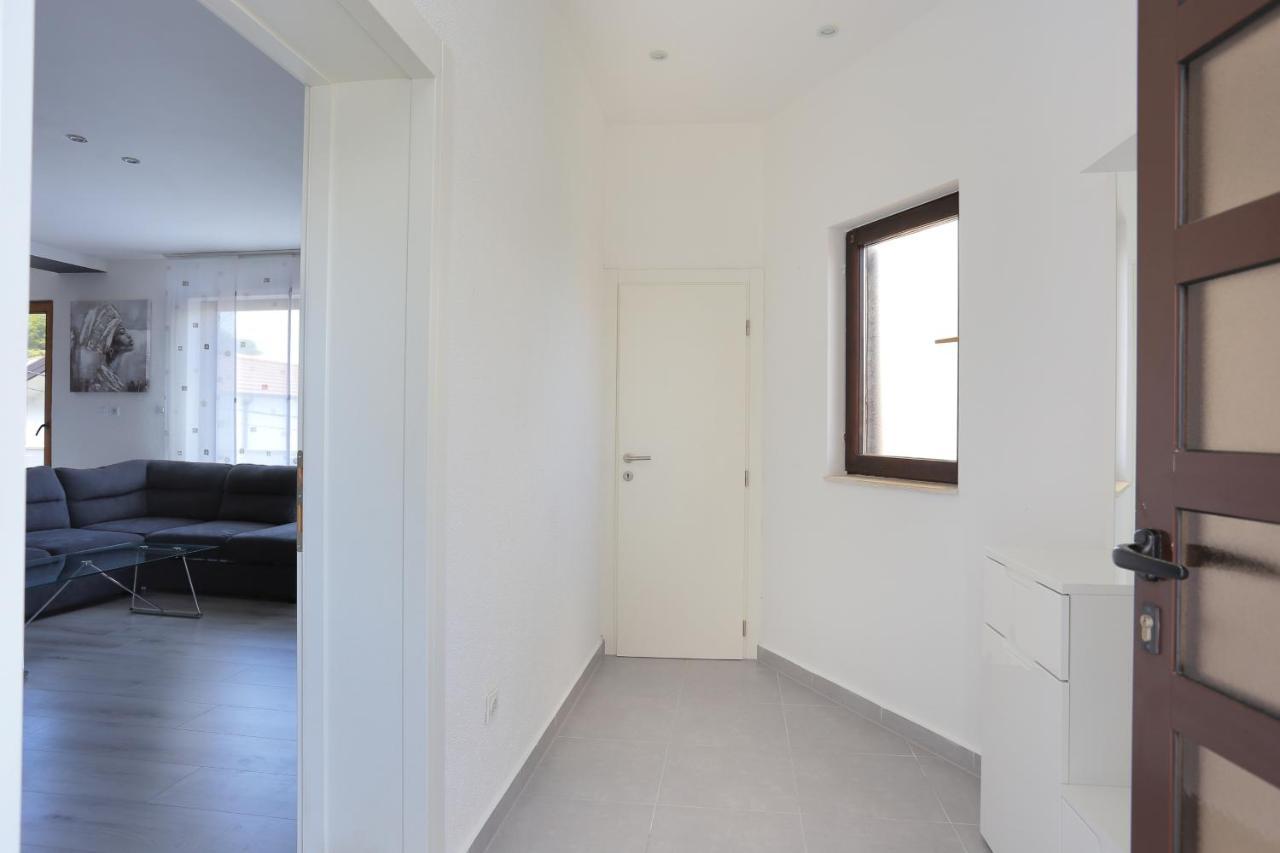 Apartments With A Parking Space Mastrinka, Ciovo - 4324 Trogir Ngoại thất bức ảnh